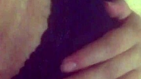 Masturbacion en la manana con tetas latinas