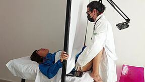 va a revisión con el ginecólogo y él se la coge a pelo