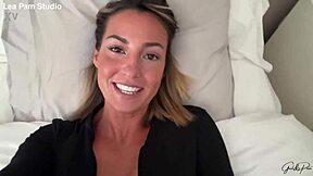 Une Journée Avec Léa Pam Essayant Un Gode Ventouse