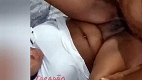 preta safada reaches intense orgasm during session