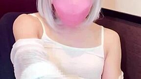 【個撮】マスク美女の女装が配信しながらオナニーする動画