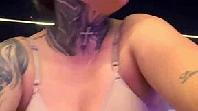 Meu personal da academia ficou com tanto tesao que nao aguentou e me fez chupar o pau dele ate eu vomitar engasga na pica grossa sua puta safada chupa essa porra