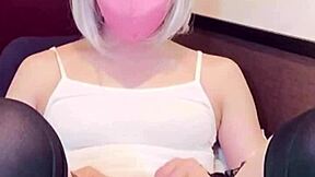 【個撮】マスク美女の女装が配信しながらオナニーする動画