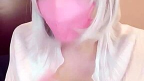 【個撮】マスク美女の女装が配信しながらオナニーする動画