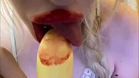 Sexy Elza Kom Performs Sweet Hot Dance