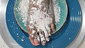 amateurs play with food on sexy barefoot toes