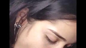 novinha no boquete profundo e desleixado acaba engolindo porra completo no red