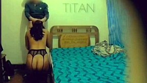 웹캠 아가씨가 큰 좆 물려줘 애원해