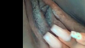 she rubbing that pussy nice