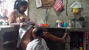 mientras preparo la cena la puta de sandra solo piensa en tener sexo