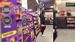 en la tienda chica es pillada mientras terminaba de hacer compras ella le gusta ser grabada teniendo sexo con un desconocido