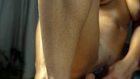 brasileira masturbando sua bucetinha molhada com dildo e lingerie