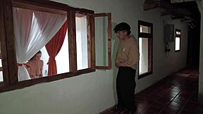 Espio a una inquilina y me termina cogiendo con ganas