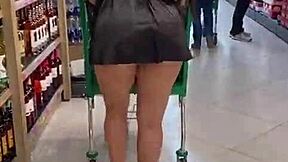 Big ass flashing in supermarket