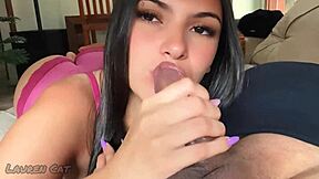 hey, check out this novinha giving an amazing blowjob, you won't last long!