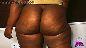 big booty teaser spreading her ass and pussy for you