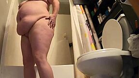 sexy bbw bathroom activity with squirting