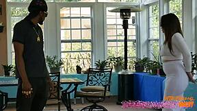 Pawg Invites New Neighbors For Outdoor Threesome Fun