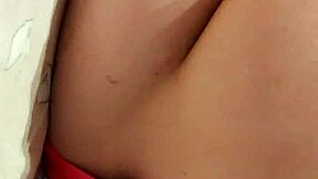 Alina Modelista touches herself intensely.