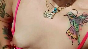 Alina Modelista touches herself intensely.