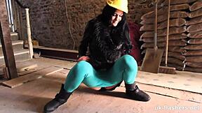 British Amateur Flashes Pussy At Workers