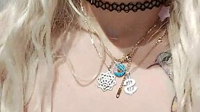 Alina Modelista touches herself intensely.