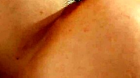 Alina Modelista touches herself intensely.