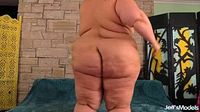 Does Thick Milf Erin Green Seek Solo Pleasure?