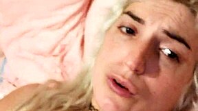 Alina Modelista touches herself intensely.