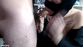 mi hermanastra argentina me hace sexo oral super rico tengo el pene como una roca