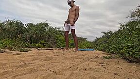 Punheta e Gozada na Praia