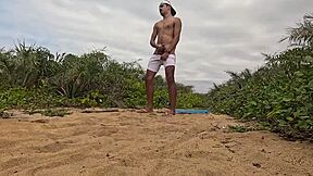 Punheta e Gozada na Praia