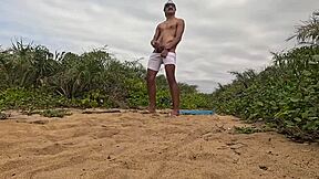 Punheta e Gozada na Praia