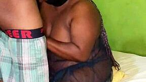 Snoopyshovelx licks bbw pussy on sex date