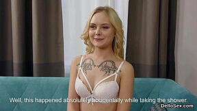 Mamiva devica intenzivno drka roza muco do orgazma