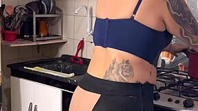 Vaza Vídeo De Atriz Famosa Da Tv Brasileira Fazendo Feijão Só De Calcinha Mostrando Seu Bucetão