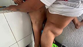 hay padrastro, tu presencia gruesa, lastima mi espacio estrecho pero no uses barrera que asi no me gusta