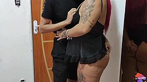 Espanhola Seduz Novinho Com Gozada, Marido Ouvindo No Quarto Ao Lado