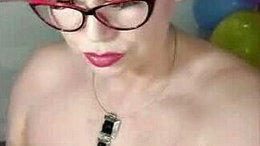 Is Sexy Chubby Stepmom Masturbating a Hot Mature Bitch?