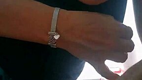 Pompino In Tenda Con Latte Caldo