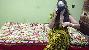 Pakistani aunt invites her friend for a casual visit with hindi audio