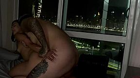 Sex Toy Com Creampie Na Bucetinha Apertada Da Tatuada