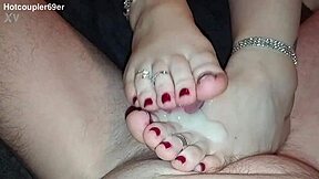 Amateur housewife delivers best footjob with oiled toes