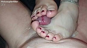 Amateur housewife delivers best footjob with oiled toes