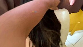 Tiene 18 Años Y Se Pone Triste Al Engañar A Su Novio Pero Disfruta La Leche En Motel