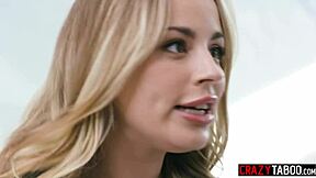 Teen Alexis Tae Fucks Lesbians