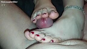 Amateur housewife delivers best footjob with oiled toes