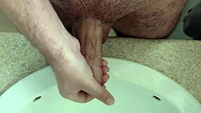 Morning solo masturbation ends in cumshot