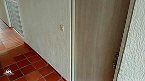 WOW! Cogiendo la vecina cachonda en casa de su marido traga toda mi leche!