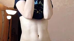 A beautiful webcam girl dances teasingly then masturbates solo for viewers